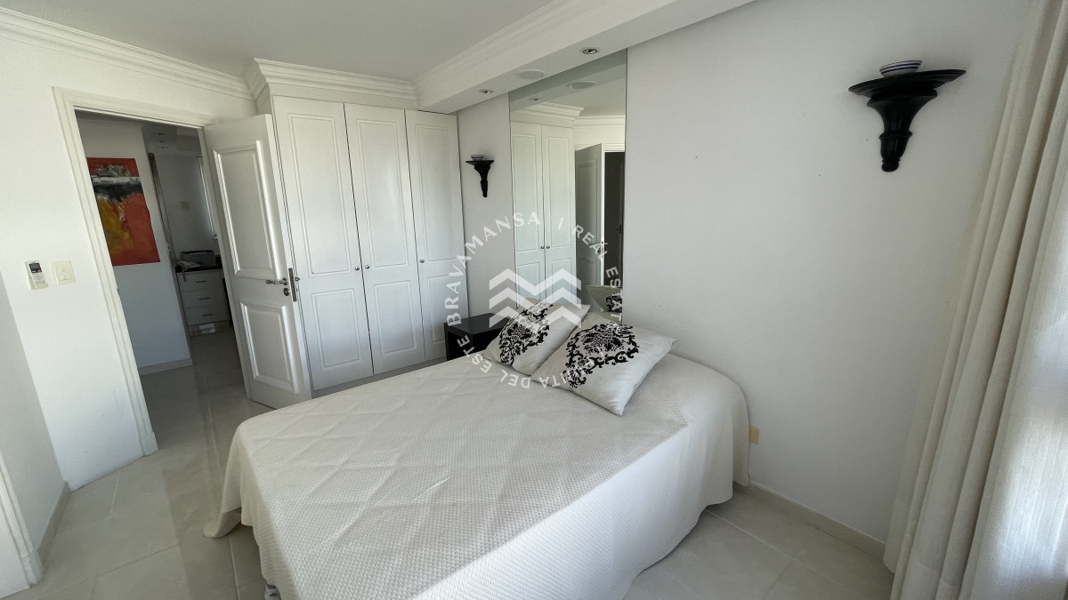 Apartamento ID.17 - Hermoso apartamento esquinero en primera línea Punta del Este