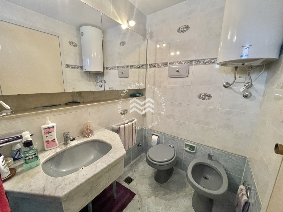 Apartamento ID.262 - OPORTUNIDAD venta dormitorio y medio frente a Playa Mansa