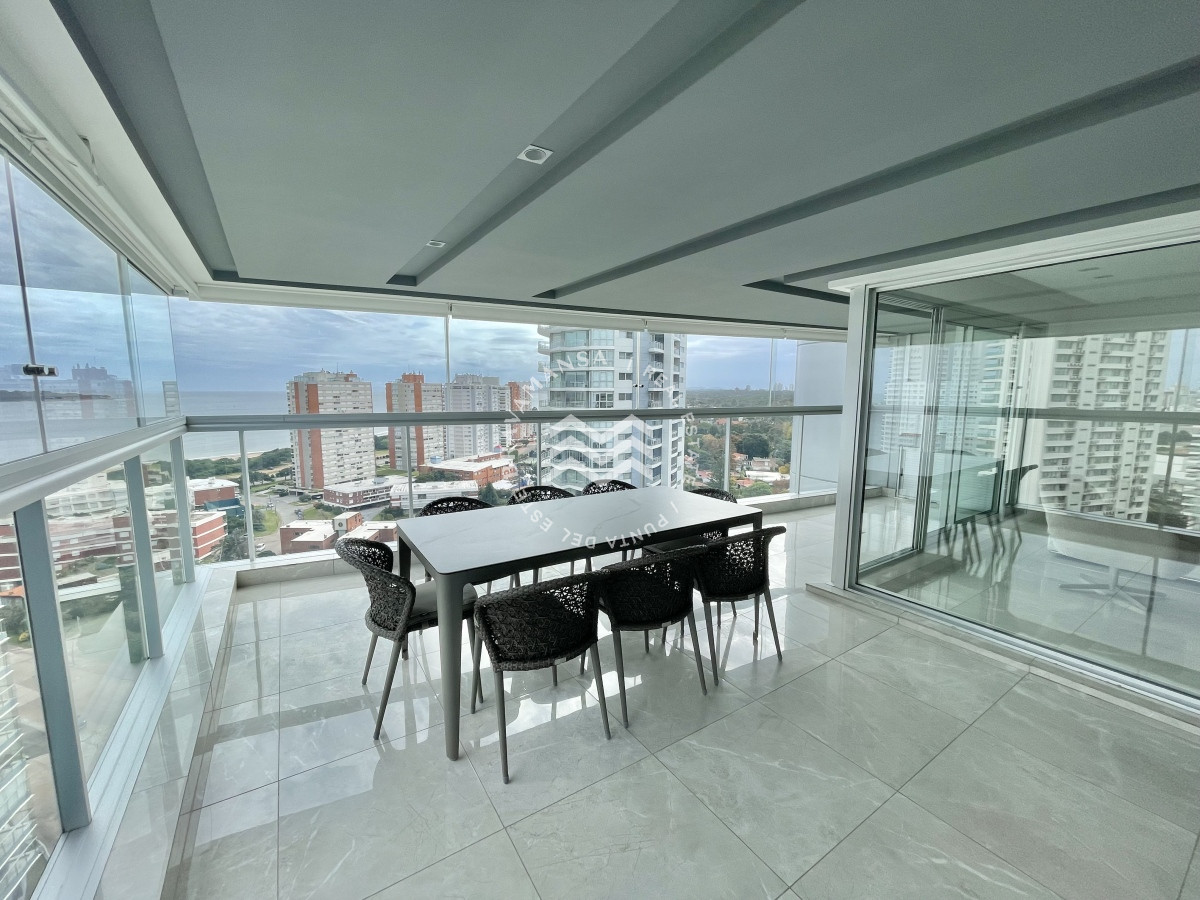 Apartamento ID.258 - Hermoso apartamento 3 dormitorios y servicio disponible en alquiler! Playa Mansa, frente al mar