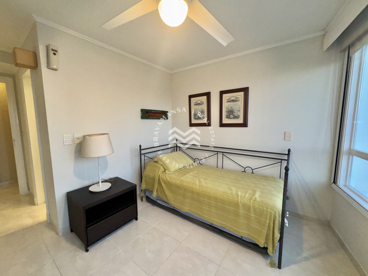Apartamento ID.78 - Oportunidad en Playa Mansa, primera línea. 3 dormitorios y dependencia