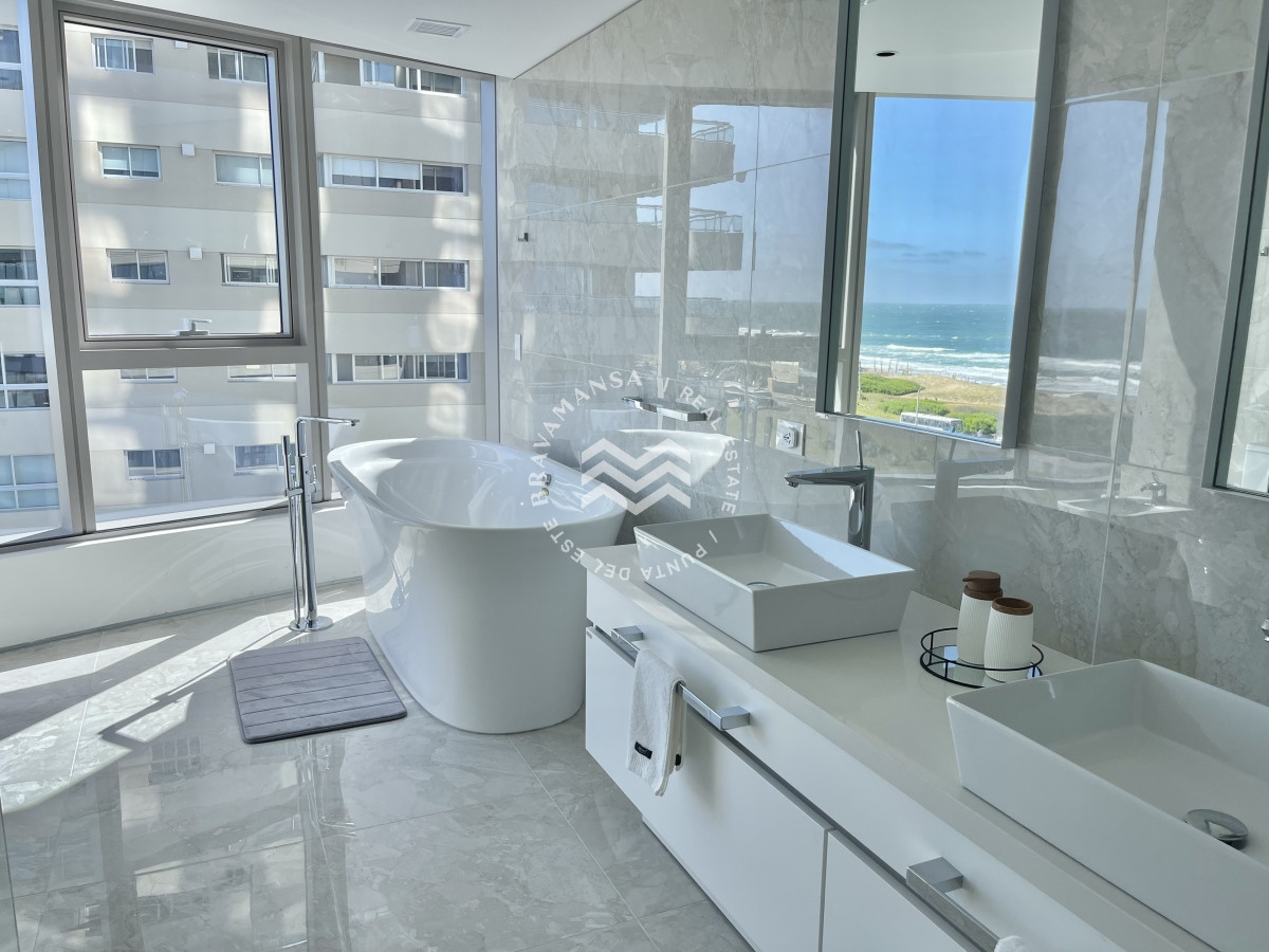 Apartamento ID.123 - ALQUILER TEMPORAL En Playa Brava frente al mar