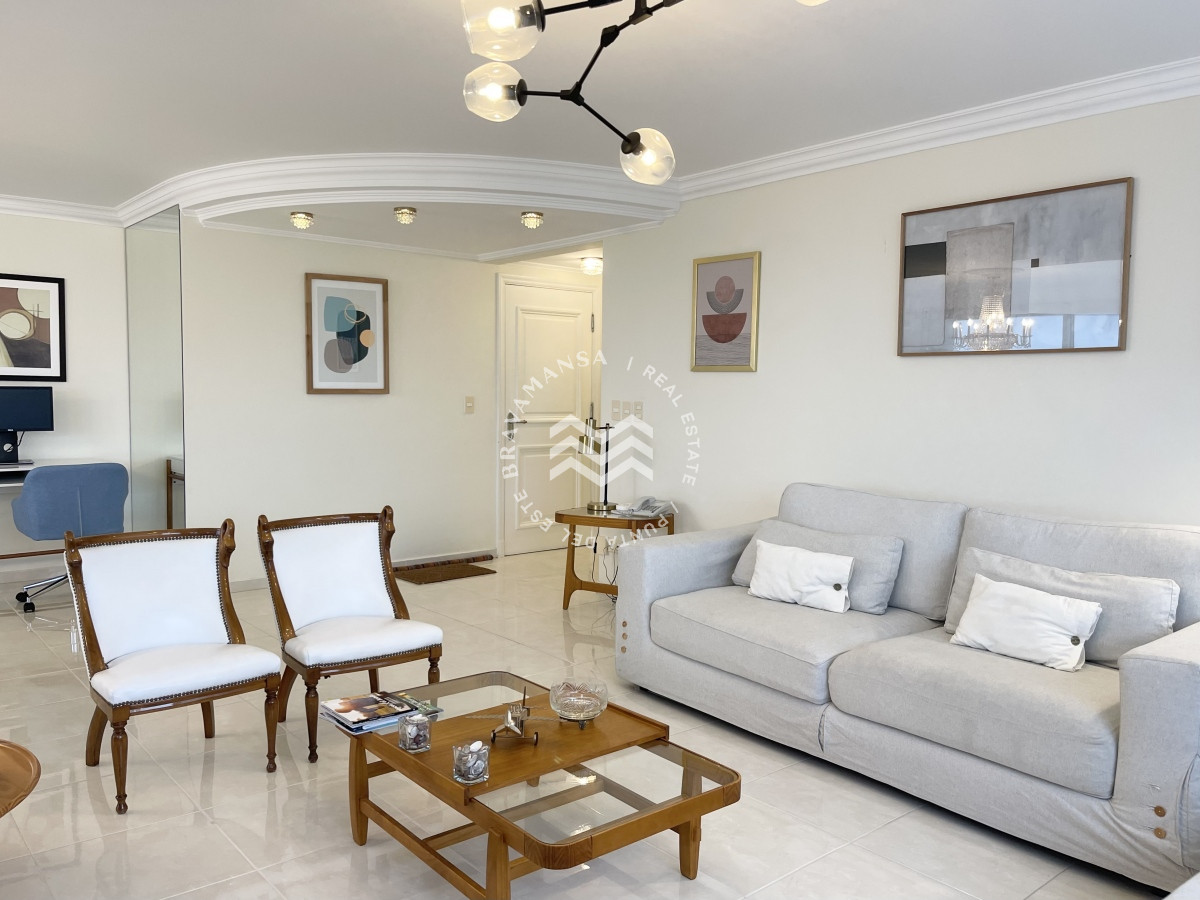 Apartamento ID.79 - ALQUILER Temporada anual o invernal 3 dormitorios en suite con vista al mar Playa Mansa