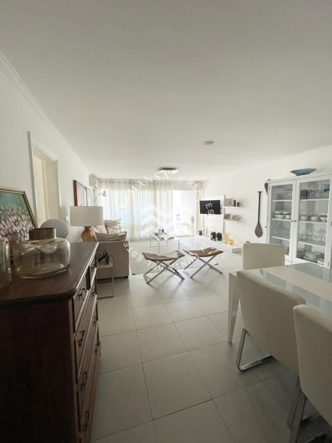 Apartamento ID.63 - VENTA Apto en Punta del Este 3 dormitorios 2 baños. Balcón con parrillero