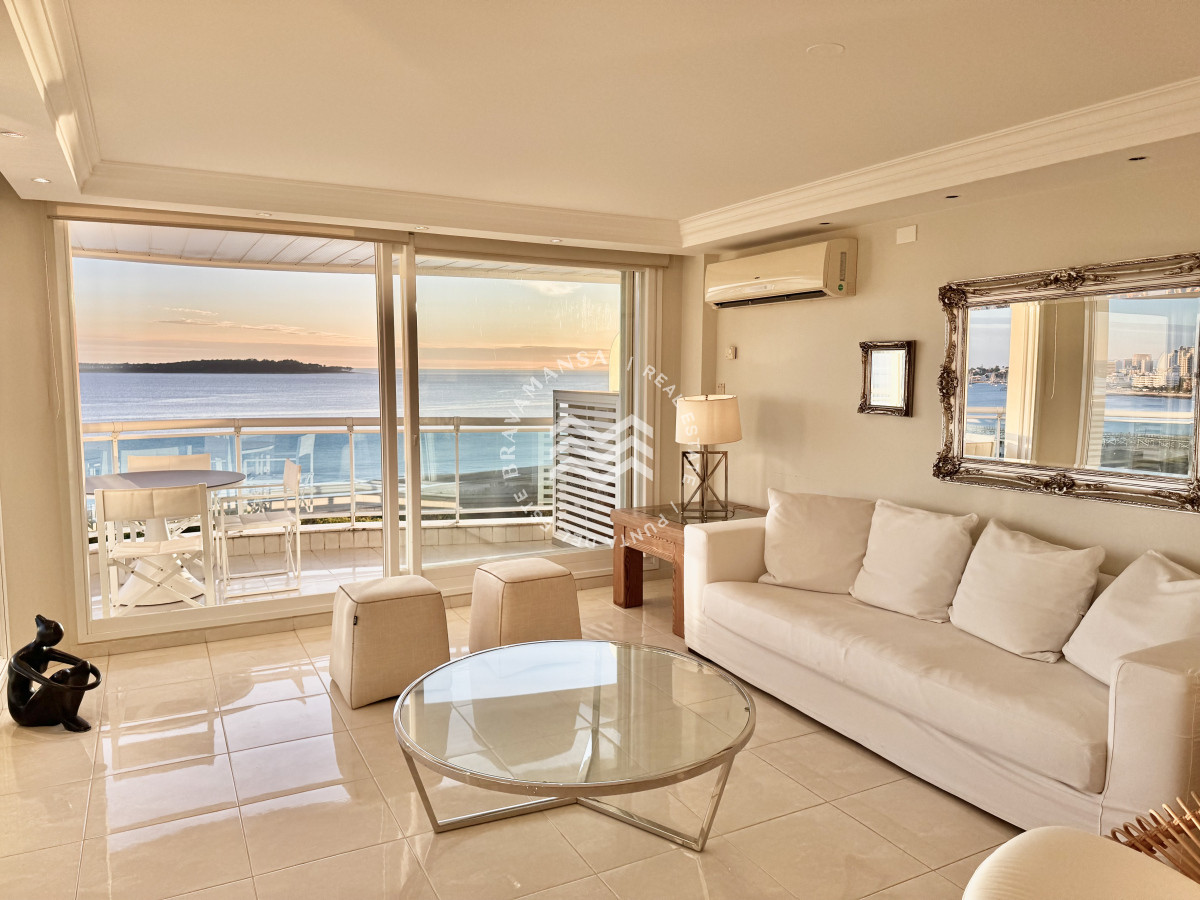 Apartamento ID.78 - Oportunidad en Playa Mansa, primera línea. 3 dormitorios y dependencia