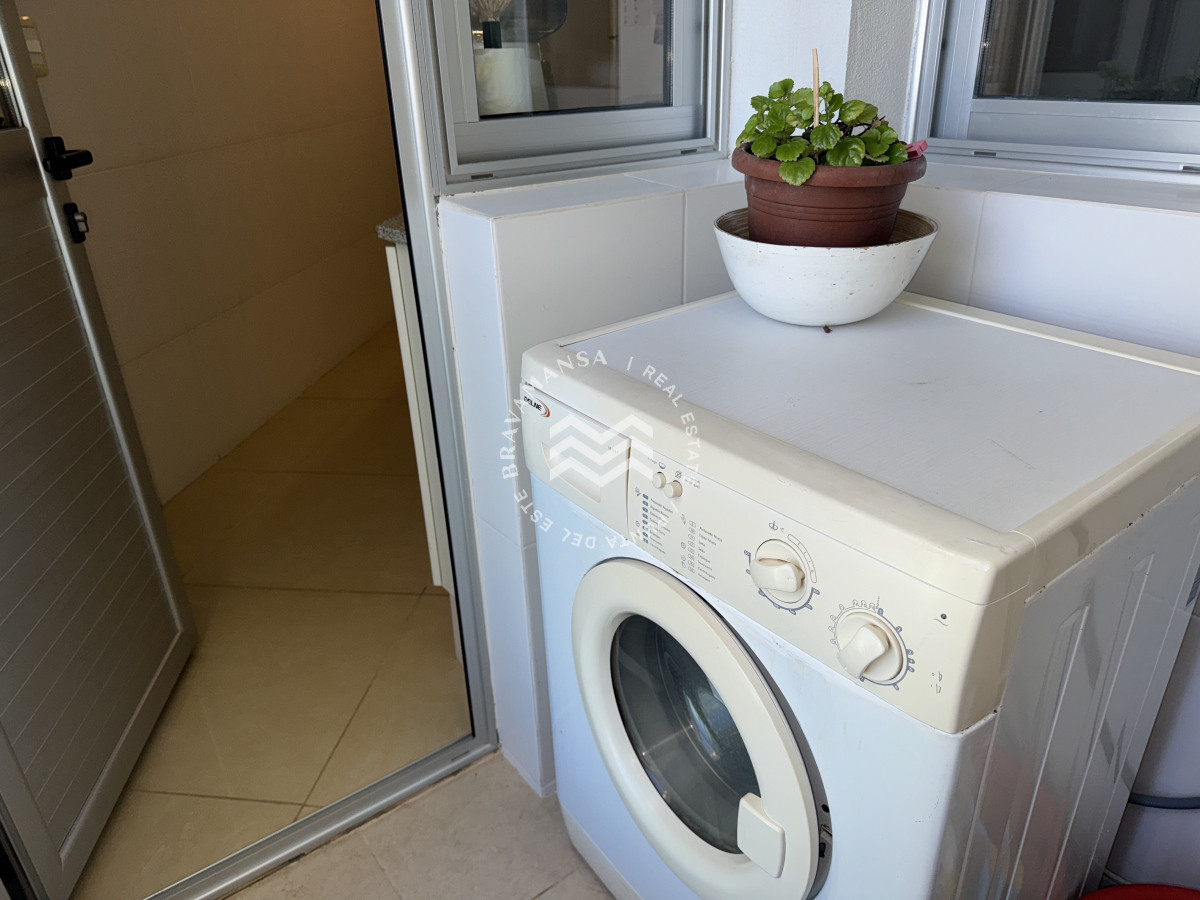 Apartamento ID.510 - VENTA Apartamento 3 dormitorios y dependencia en Playa Brava