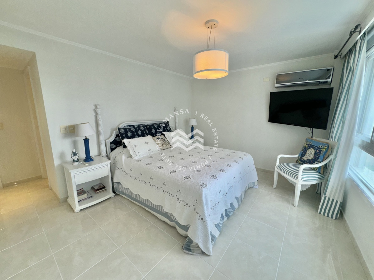 Apartamento ID.280 - Apartamento de 3 dormitorios y servicio frente al mar en Playa Mansa, ALQUILER TEMPORADA