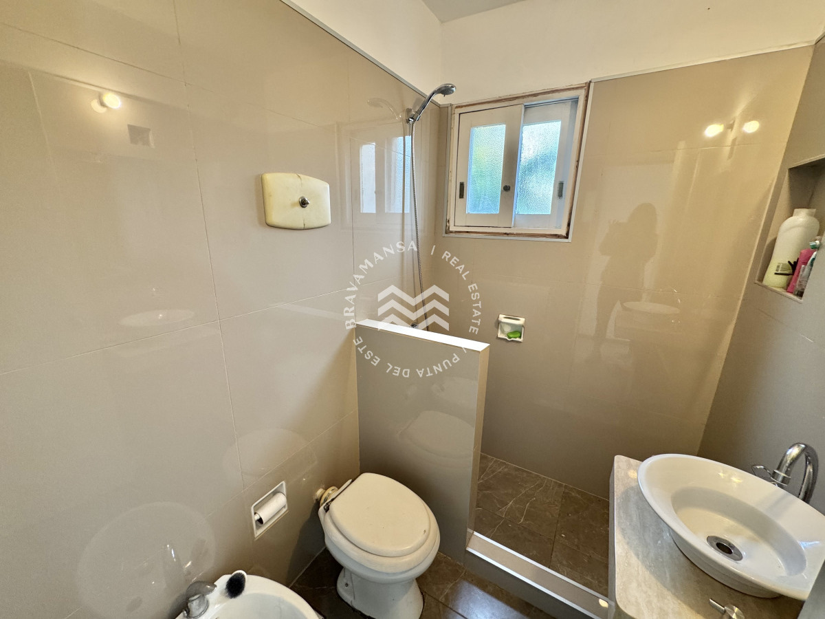 Apartamento ID.494 - INVERSORES: VENTA Apto 1 dormitorio parcialmente reciclado en Punta del Este