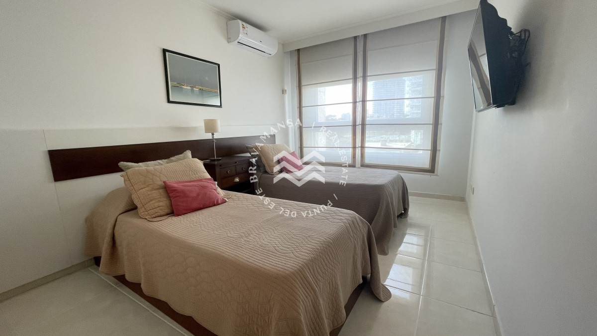 Apartamento ID.69 - Alquiler por temporada en Millenium Tower 3 dormitorios primera línea ESPECTACULAR