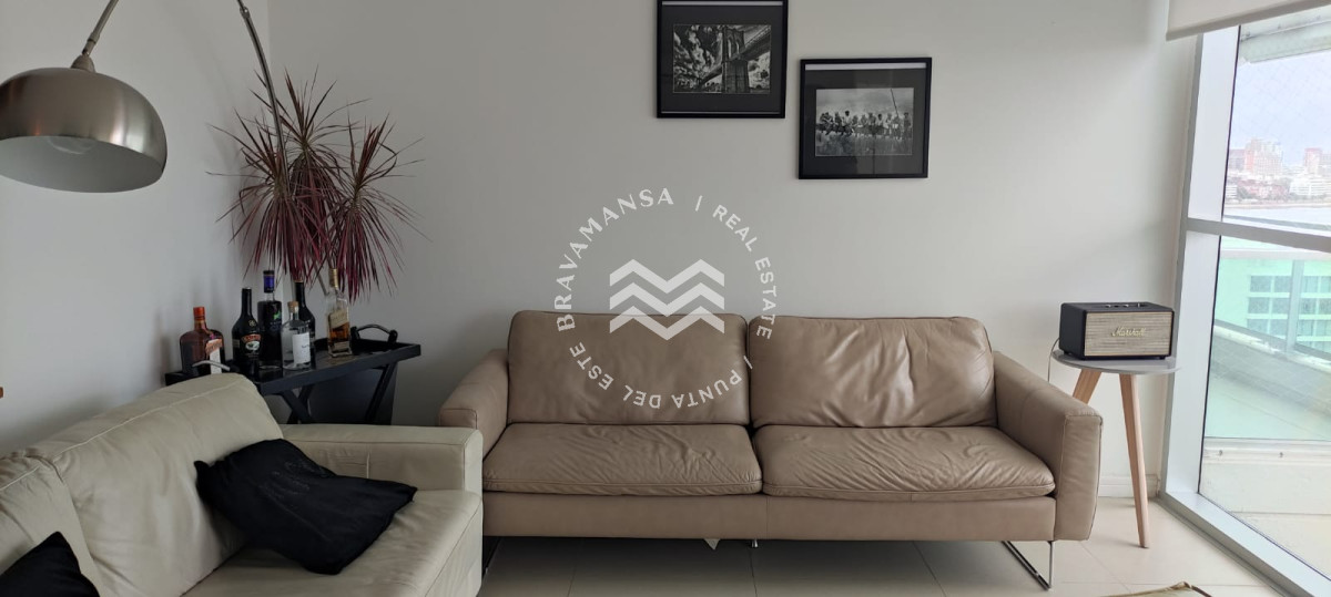Apartamento ID.204 - Alquiler ANUAL 3 dormitorios en Playa Mansa frente al mar. Full amenities
