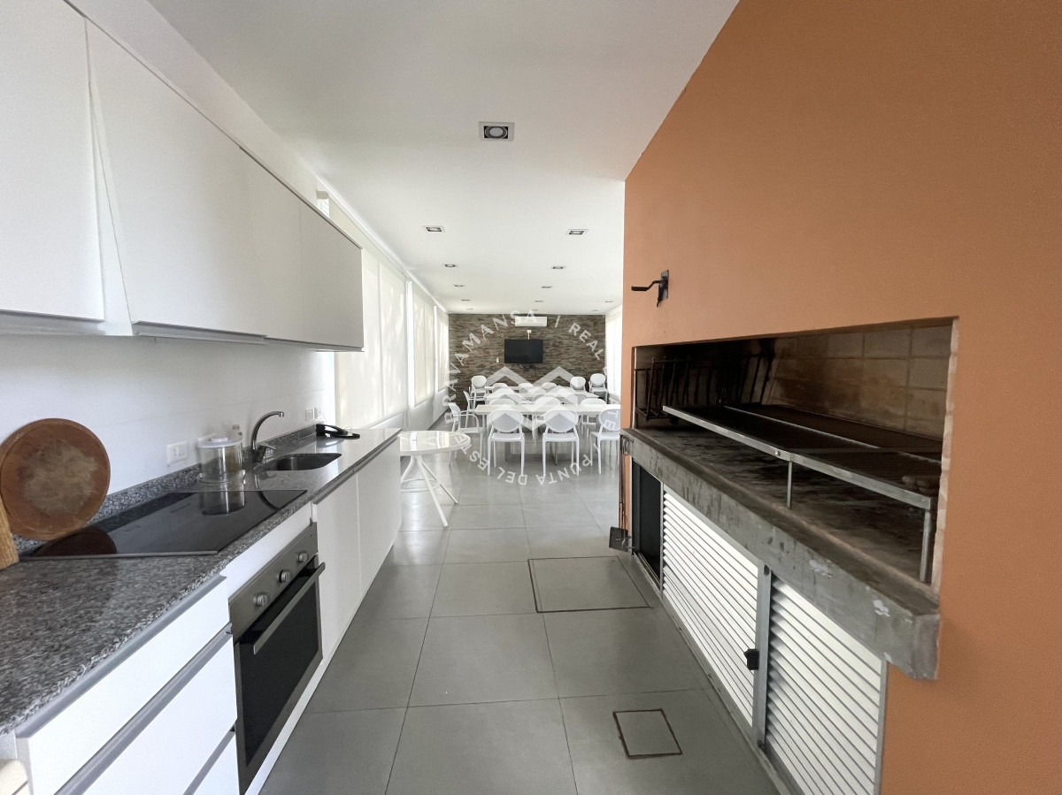 Apartamento ID.104 - ALQUILER TEMPORADA 2 dormitorios Playa Mansa frente al mar