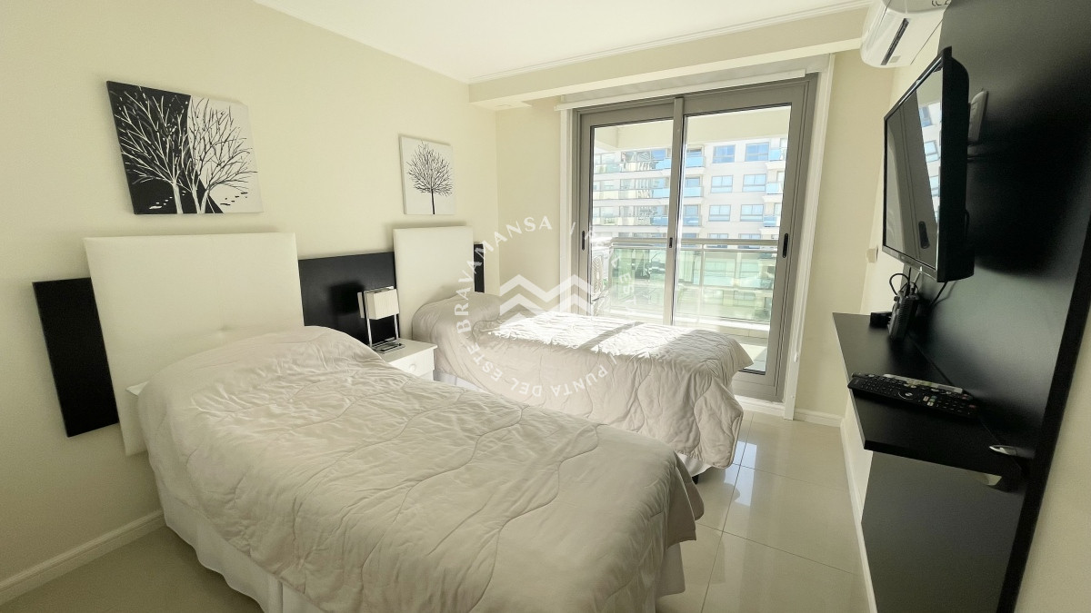 Apartamento ID.84 - ALQUILER Anual o temporada de verano 3 dormitorios y servicio primera línea PLAYA BRAVA