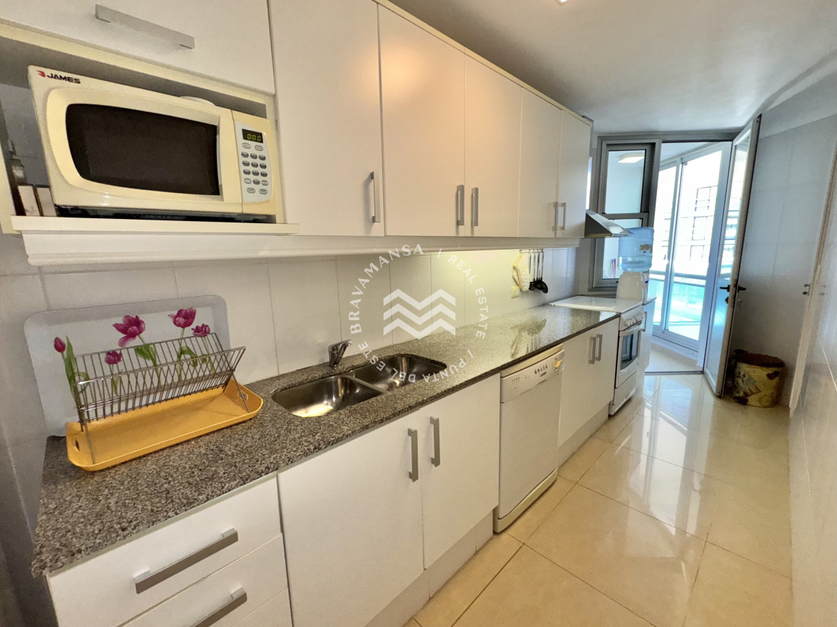 Apartamento ID.510 - VENTA Apartamento 3 dormitorios y dependencia en Playa Brava