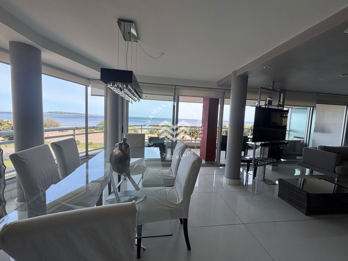 Apartamento ID.640 - VENTA 3 dormitorios ensuite, esquinero primera línea Playa Mansa