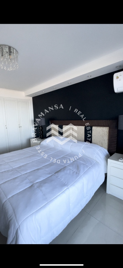 Apartamento ID.82 - VENTA Apartamento 3 dormitorios y servicio frente al mar en Playa Brava