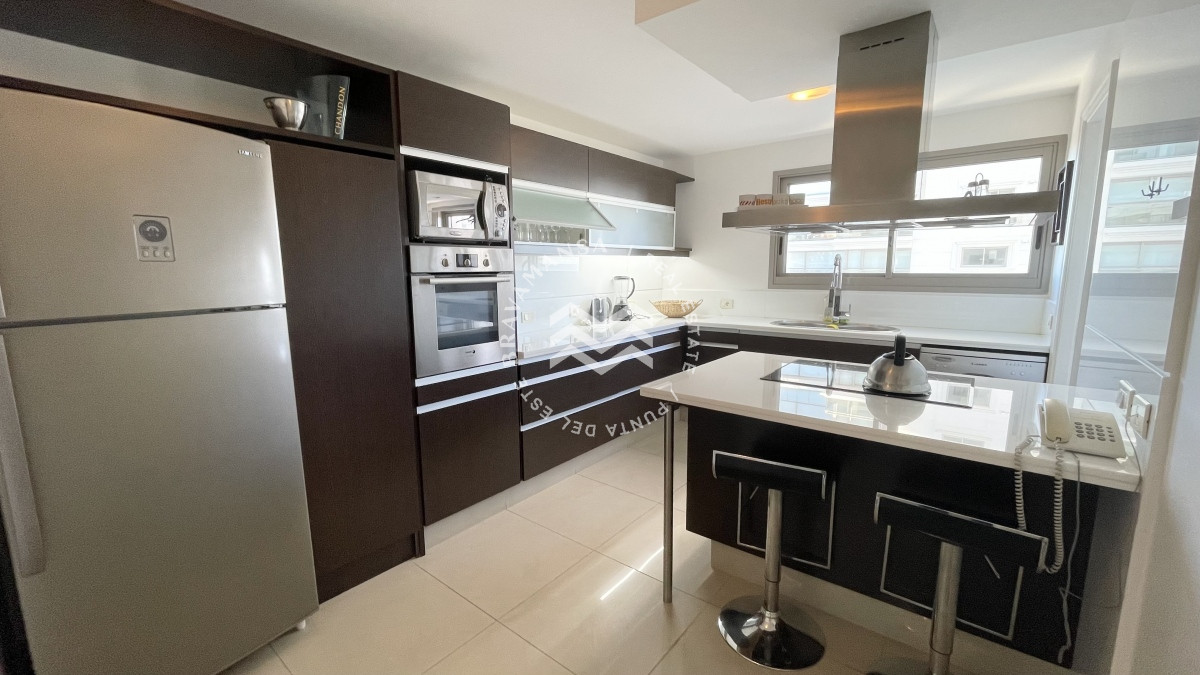 Apartamento ID.82 - VENTA Apartamento 3 dormitorios y servicio frente al mar en Playa Brava