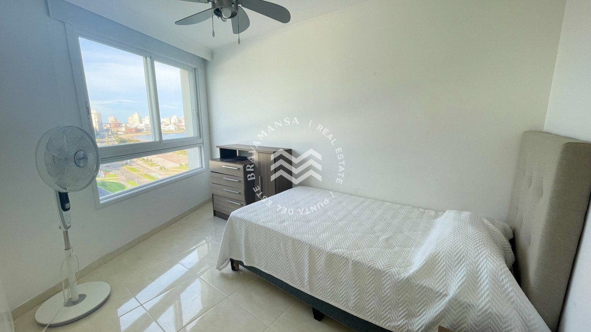 Apartamento ID.74 - OPORTUNIDAD 3 dormitorios y servicio primera línea Playa Mansa, Punta del Este