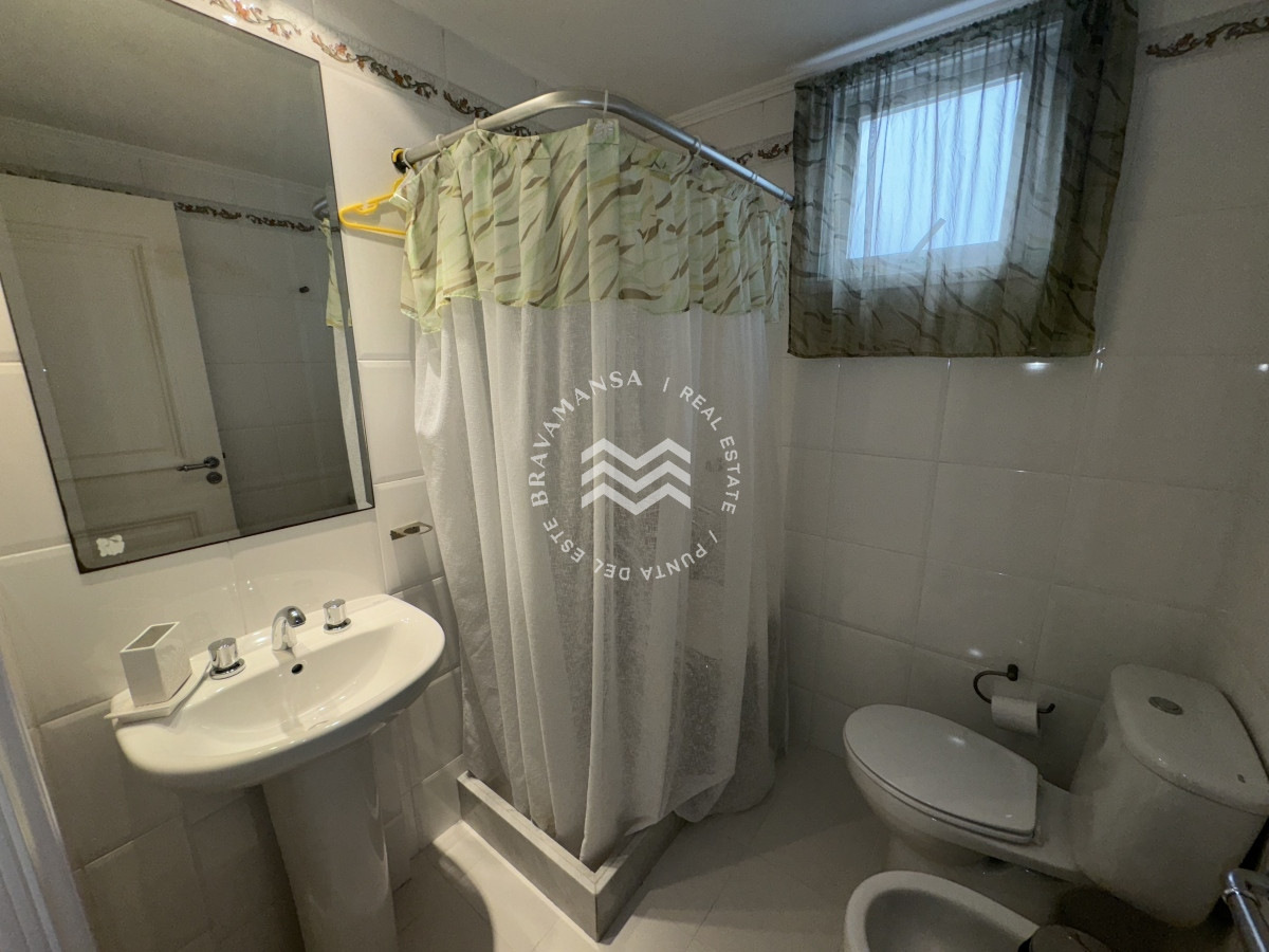 Apartamento ID.280 - Apartamento de 3 dormitorios y servicio frente al mar en Playa Mansa, ALQUILER TEMPORADA