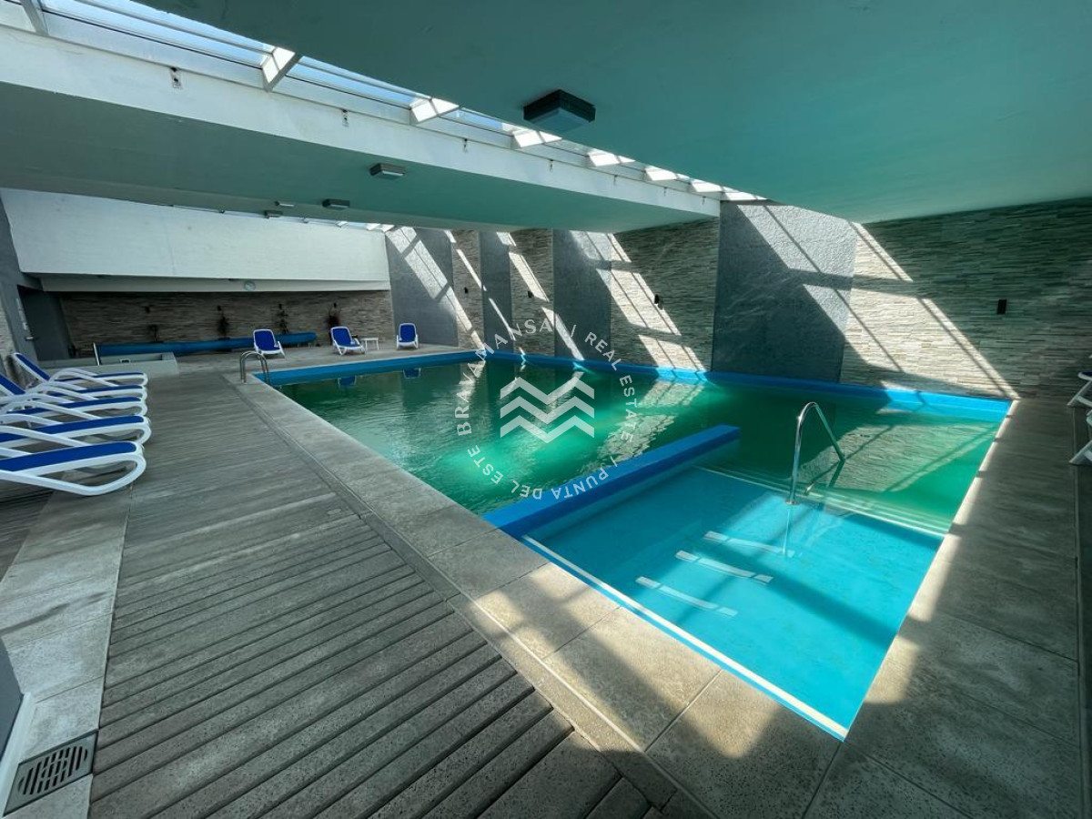 Apartamento ID.10 - Amplio apartamento de 3 dormitorios en Playa Brava con vista al mar