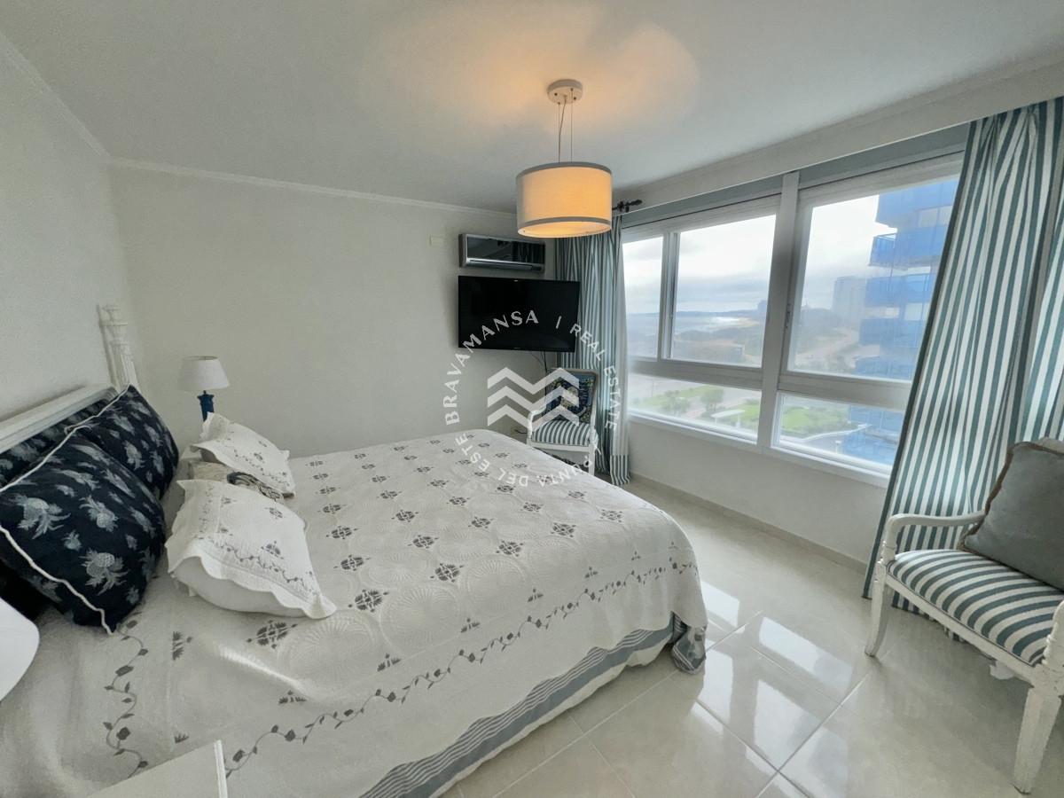 Apartamento ID.280 - Apartamento de 3 dormitorios y servicio frente al mar en Playa Mansa, ALQUILER TEMPORADA