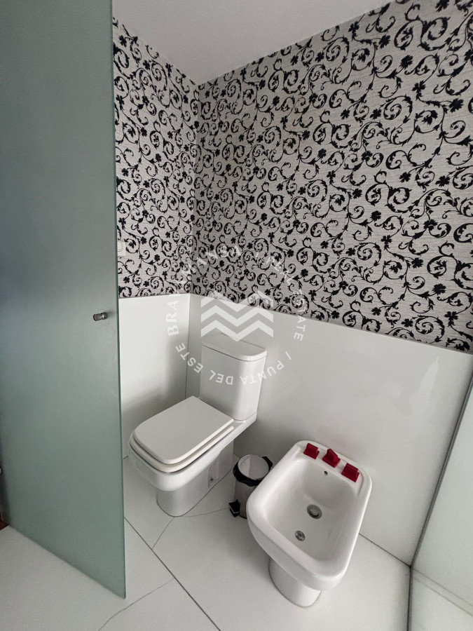 Apartamento ID.640 - VENTA 3 dormitorios ensuite, esquinero primera línea Playa Mansa