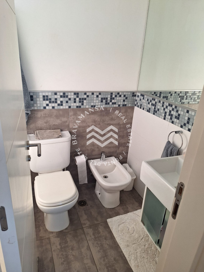 Apartamento ID.202 - ALQUILER ANUAL 2 dormitorios con vista al mar en Playa Brava, Punta del Este