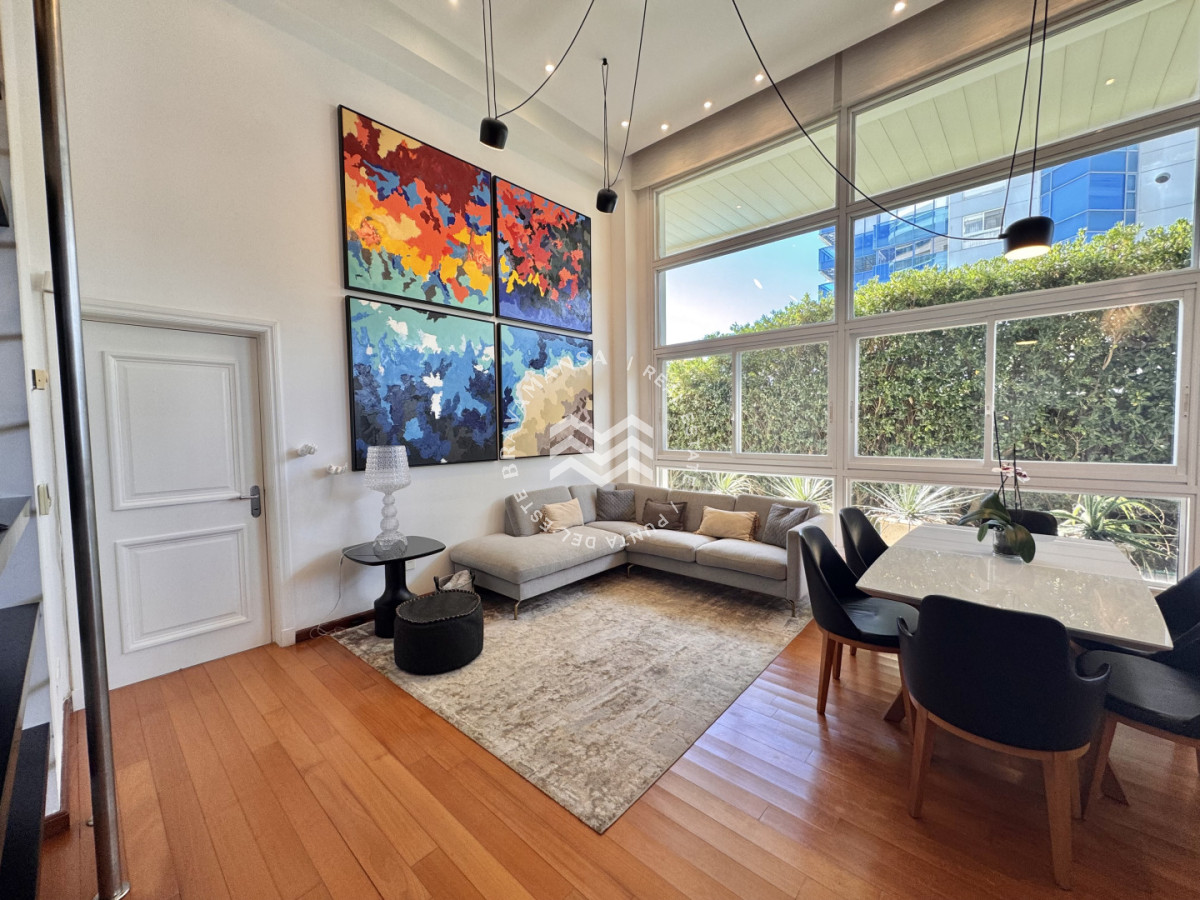 Apartamento ID.743 - Apartamento de 3 dormitorios en venta en emblemática torre de Playa Mansa, primera línea