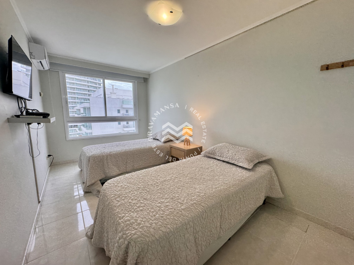 Apartamento ID.370 - Millenium Tower Primera linea Playa Mansa, 2 dormitorios ensuite