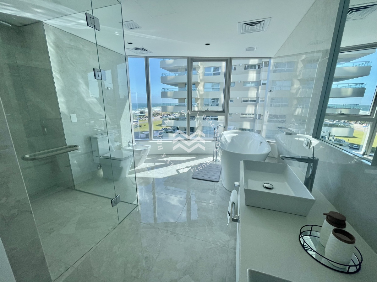 Apartamento ID.123 - ALQUILER TEMPORAL En Playa Brava frente al mar