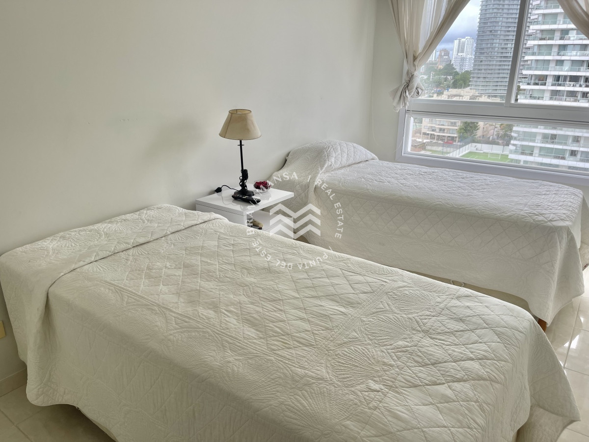 Apartamento ID.125 - ALQUILER INVERNAL en primera línea Playa Mansa, 2 dormitorios