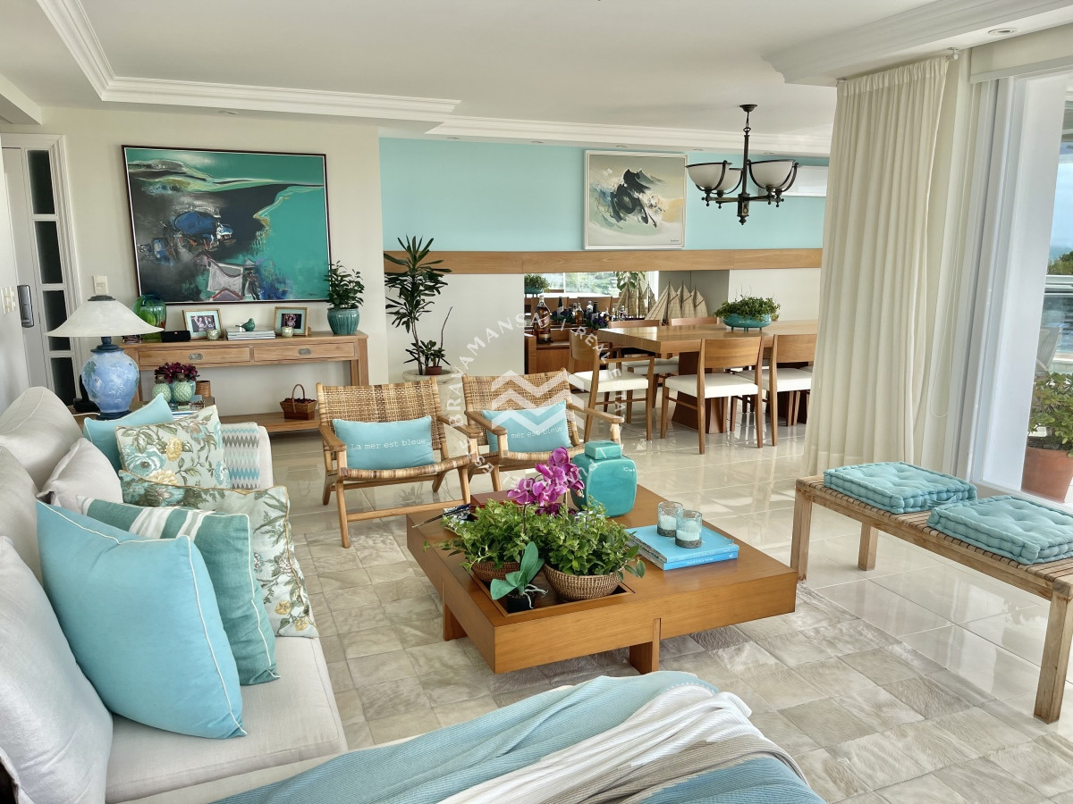 Apartamento ID.124 - Gran apartamento 4 dormitorios en suite y servicio en primera línea Punta del Este, Playa Mansa