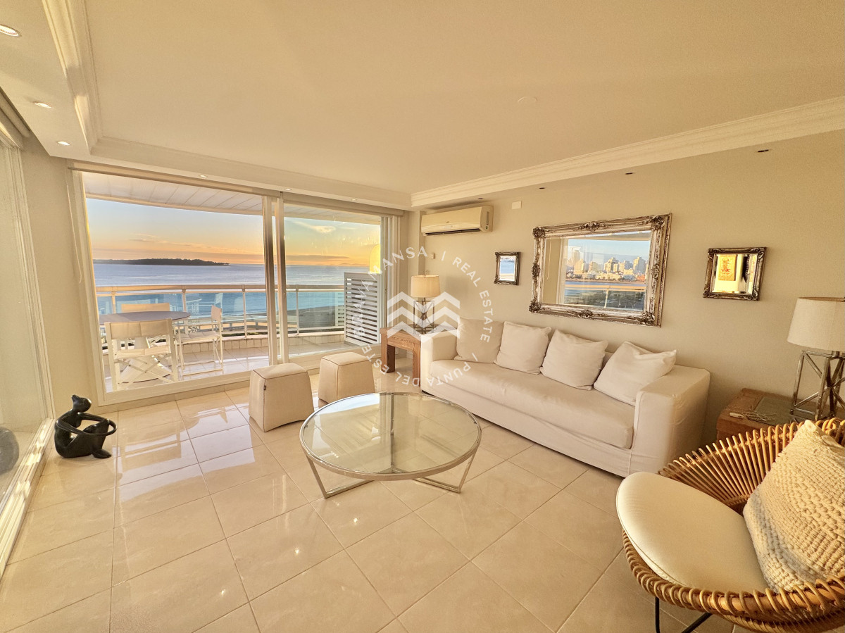 Apartamento ID.78 - Oportunidad en Playa Mansa, primera línea. 3 dormitorios y dependencia