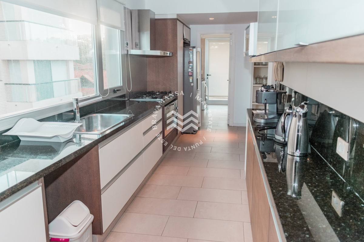 Apartamento ID.358 - ALQUILER TEMPORADA Exclusivo apartamento en Playa Brava, piso entero 3 dormitorios