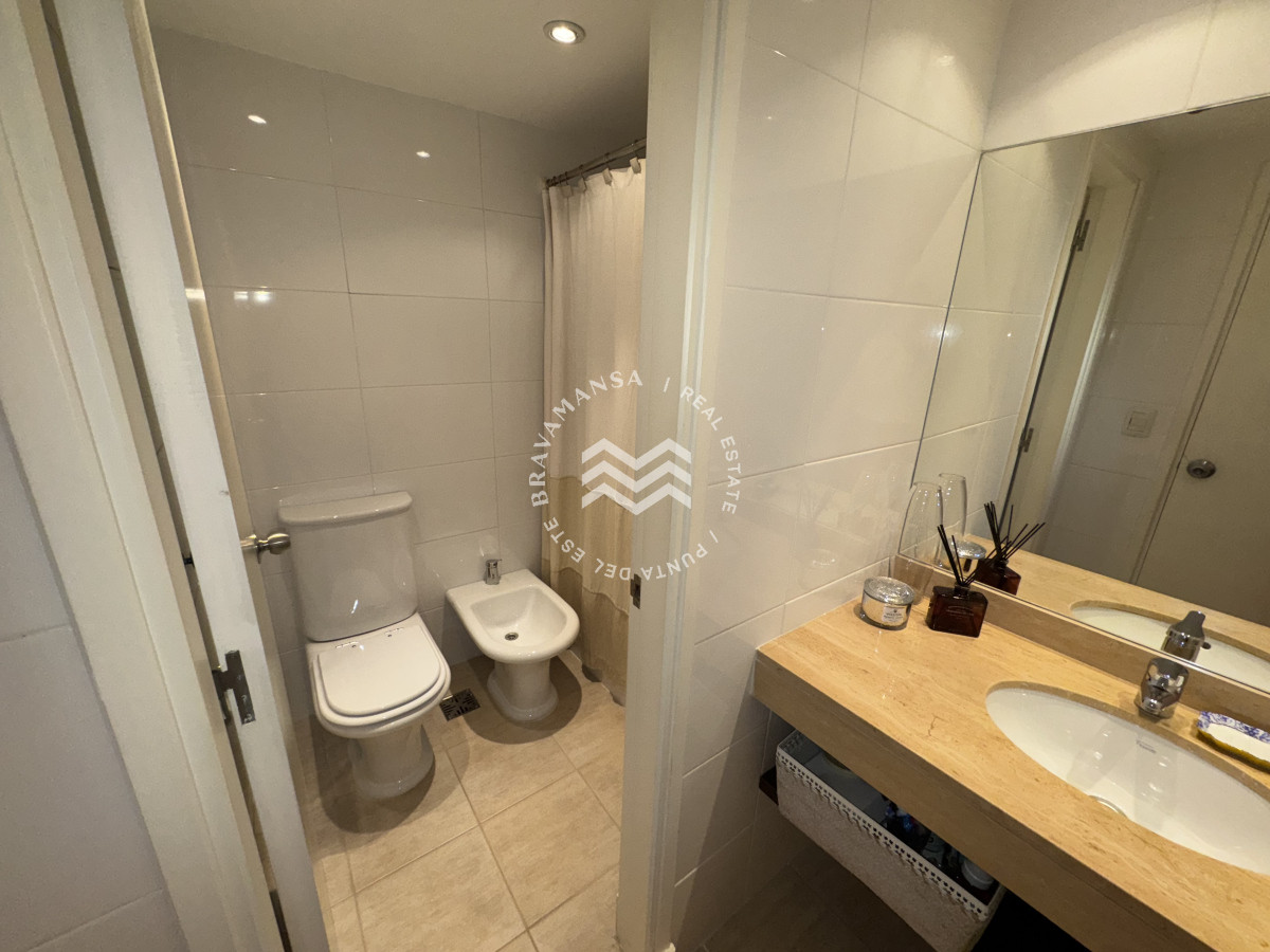 Apartamento ID.510 - VENTA Apartamento 3 dormitorios y dependencia en Playa Brava