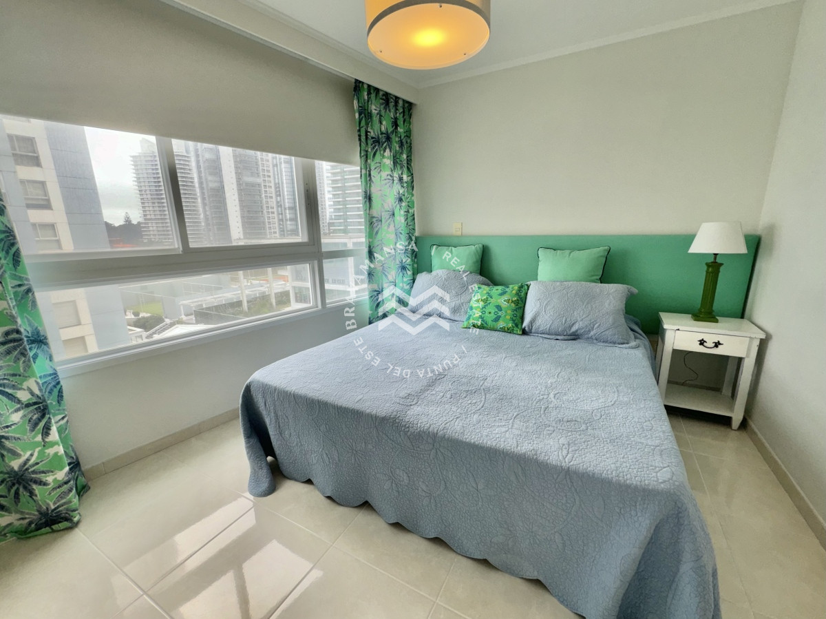Apartamento ID.280 - Apartamento de 3 dormitorios y servicio frente al mar en Playa Mansa, ALQUILER TEMPORADA