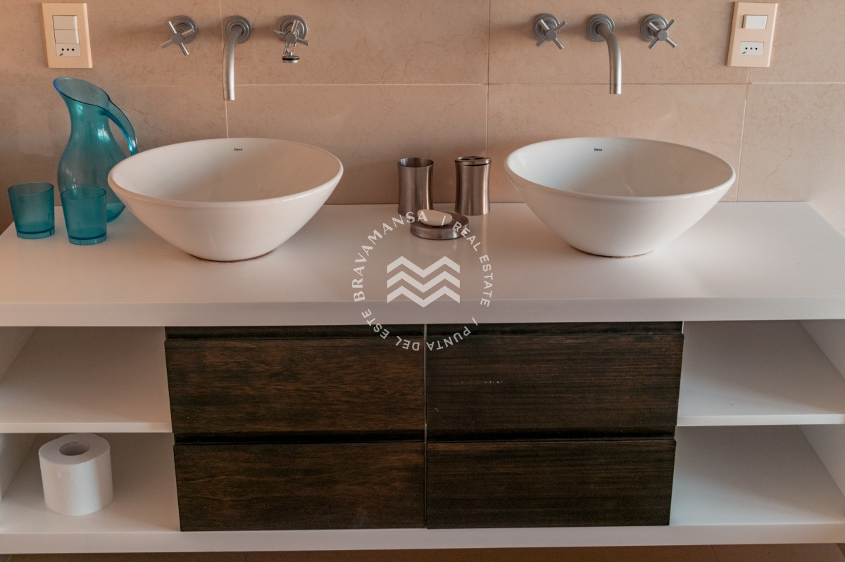 Apartamento ID.358 - ALQUILER TEMPORADA Exclusivo apartamento en Playa Brava, piso entero 3 dormitorios