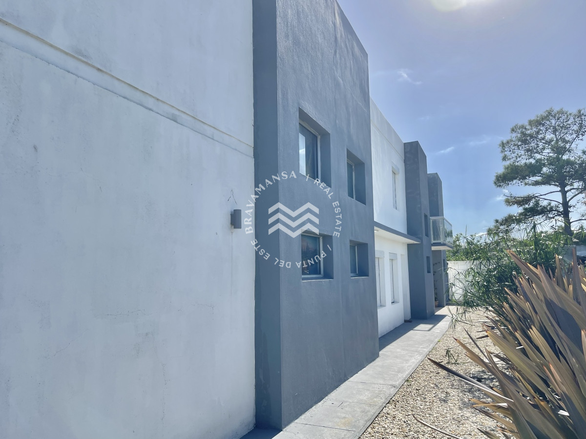 Apartamento ID.230 - VENTA Apartamento Duplex 2 dormitorios, B Altos de la Laguna, Maldonado