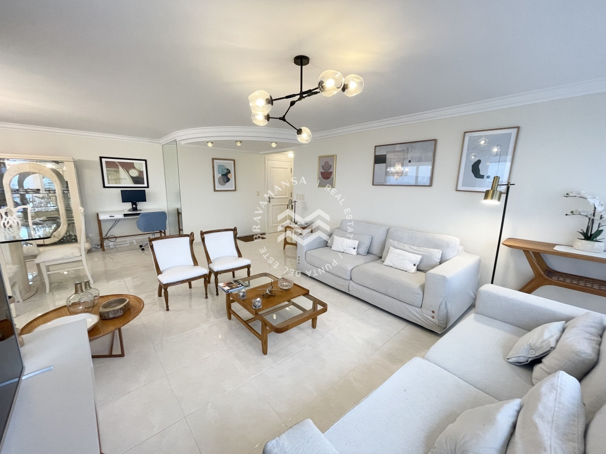 Apartamento ID.79 - ALQUILER Temporada anual o invernal 3 dormitorios en suite con vista al mar Playa Mansa
