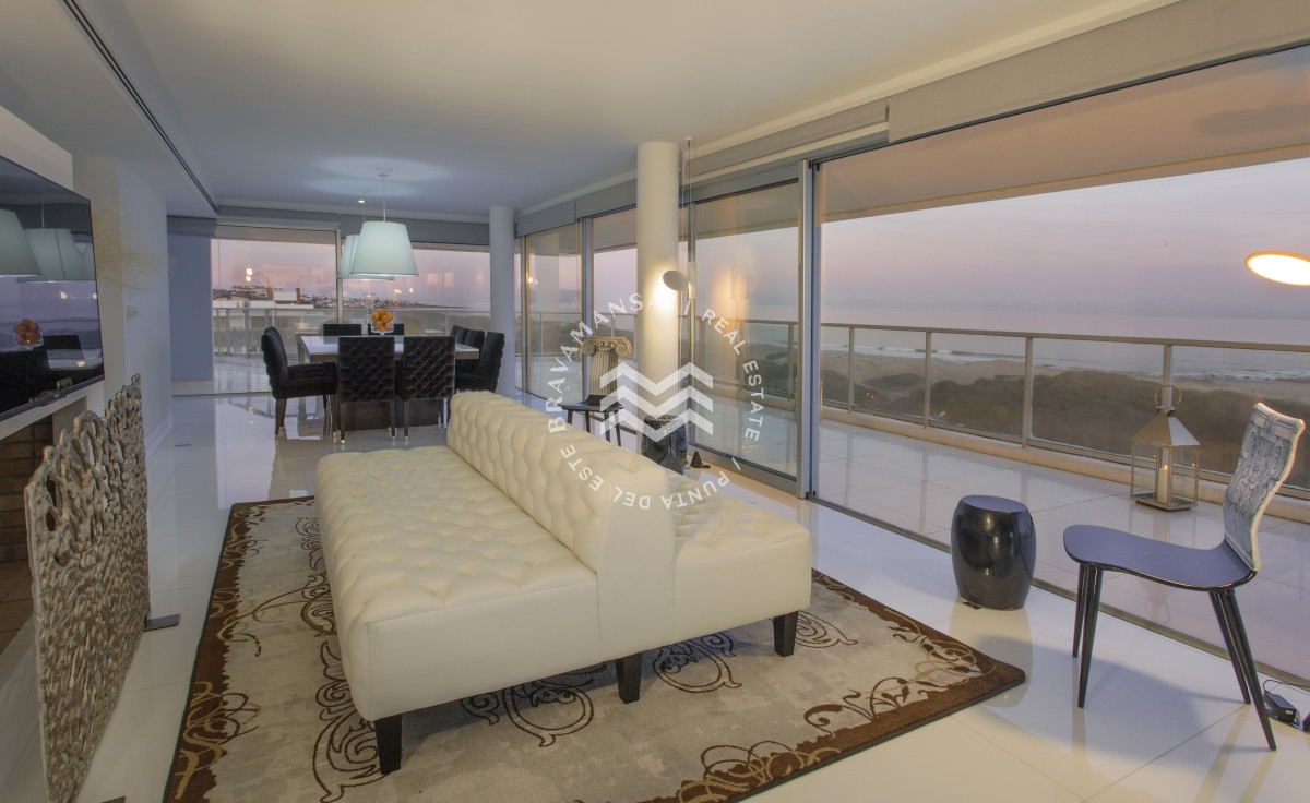 Apartamento ID.148 - LUJOSO PENTHOUSE DUPLEX en Playa Brava, primera línea Parada 31