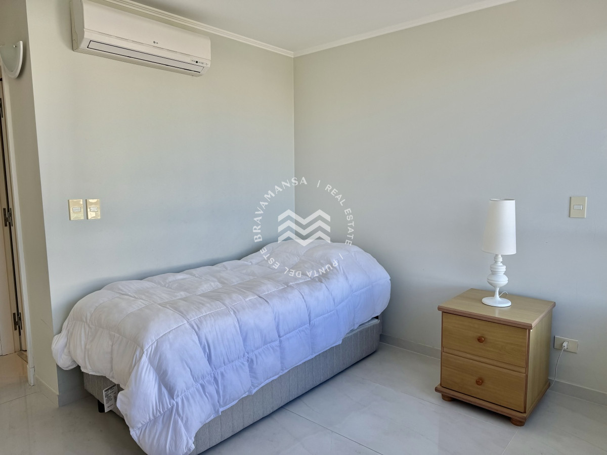 Apartamento ID.287 - Alquiler Anual 3 dormitorios y servicio frente al mar. Torre premium