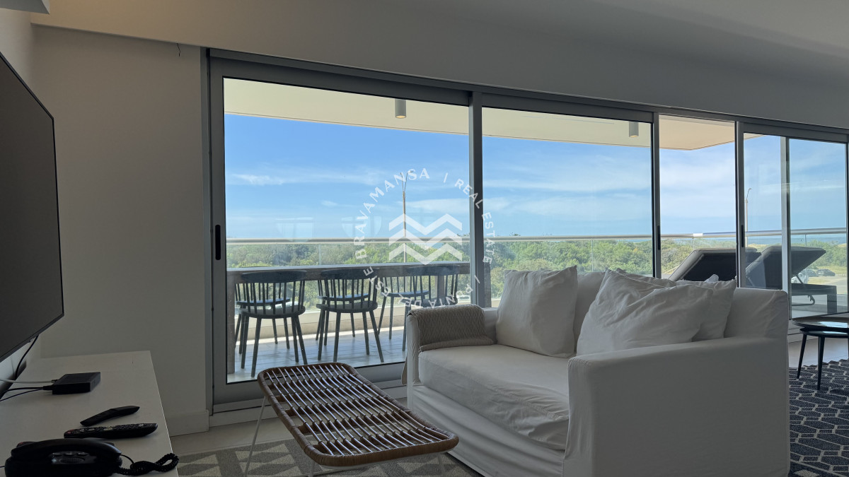 Apartamento ID.715 - VENTA Gran apartamento en Playa Brava, 3 dormitorios y dependencia servicio