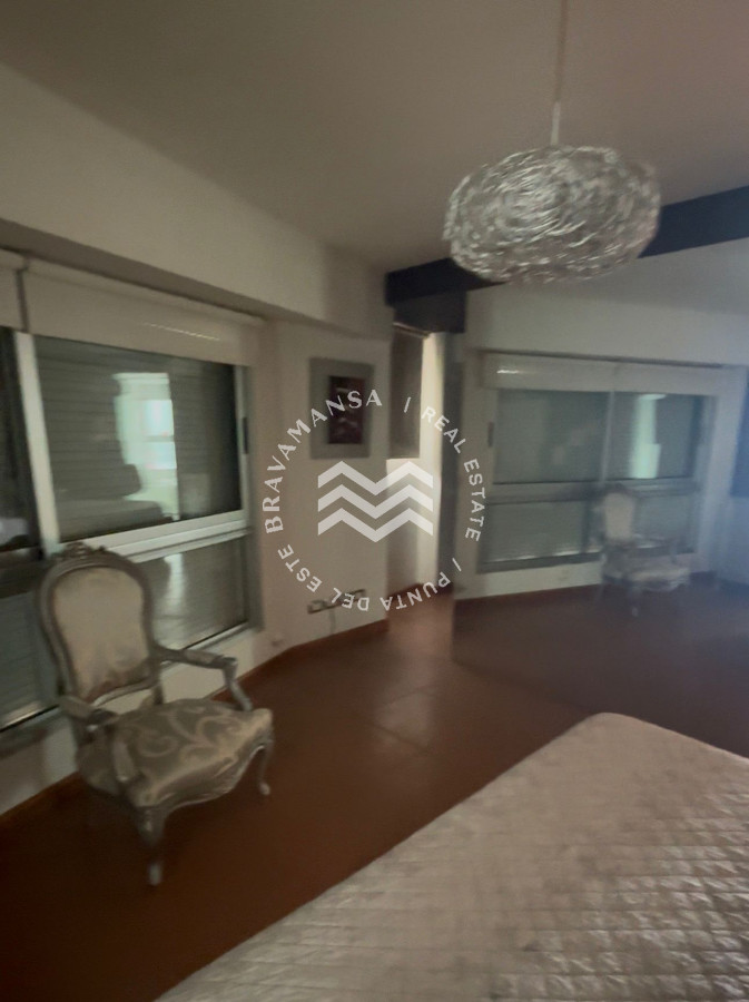 Apartamento ID.640 - VENTA 3 dormitorios ensuite, esquinero primera línea Playa Mansa