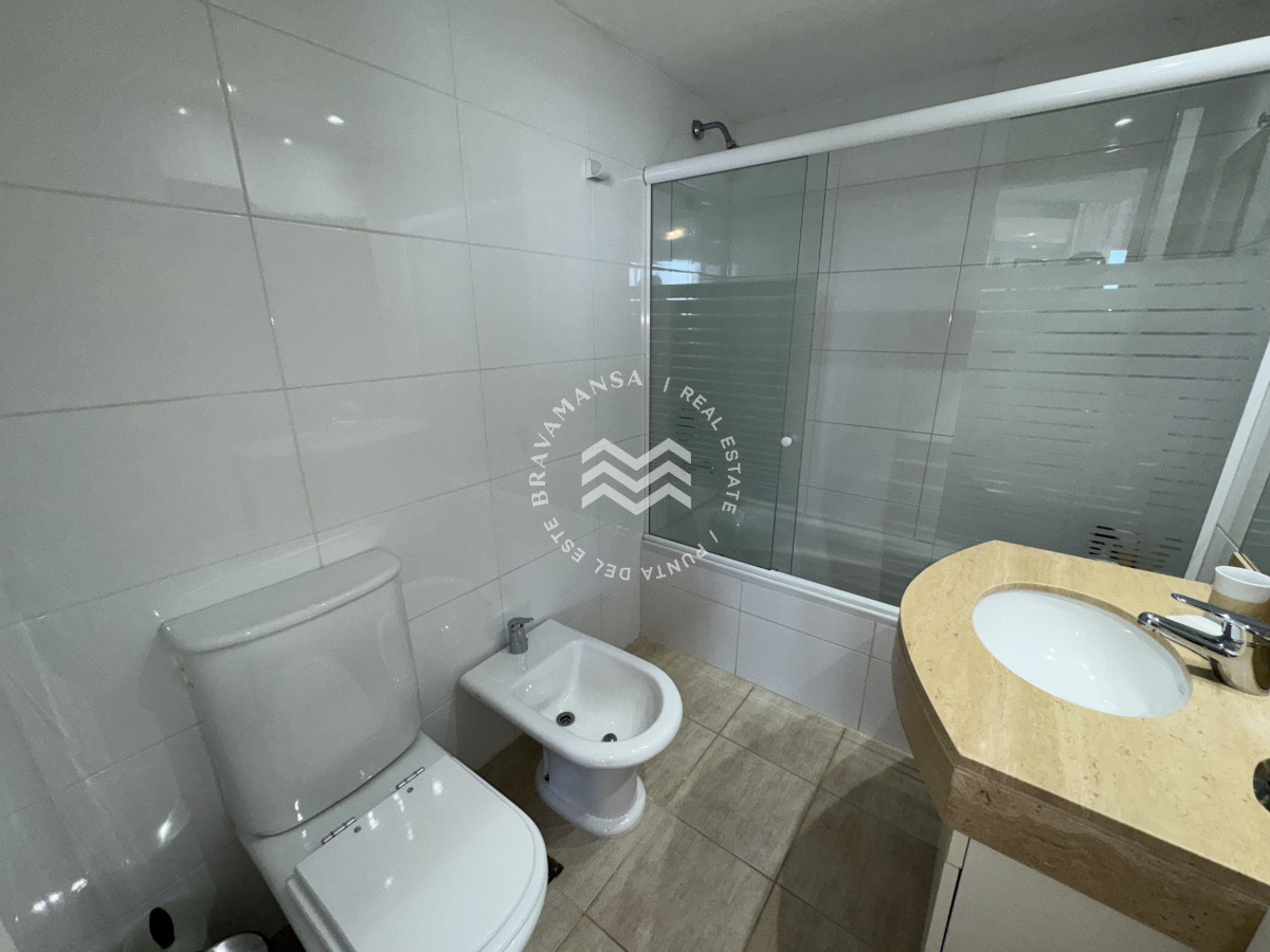 Apartamento ID.510 - VENTA Apartamento 3 dormitorios y dependencia en Playa Brava
