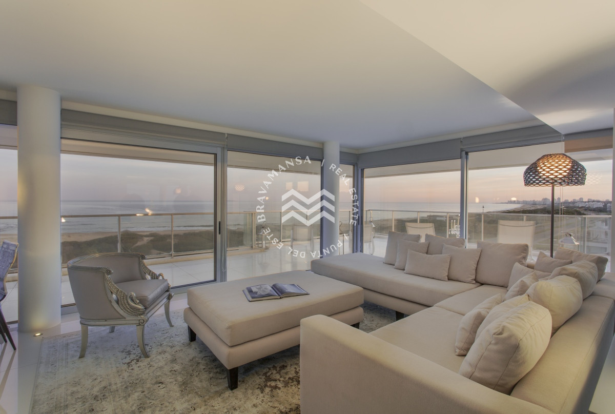 Apartamento ID.148 - LUJOSO PENTHOUSE DUPLEX en Playa Brava, primera línea Parada 31