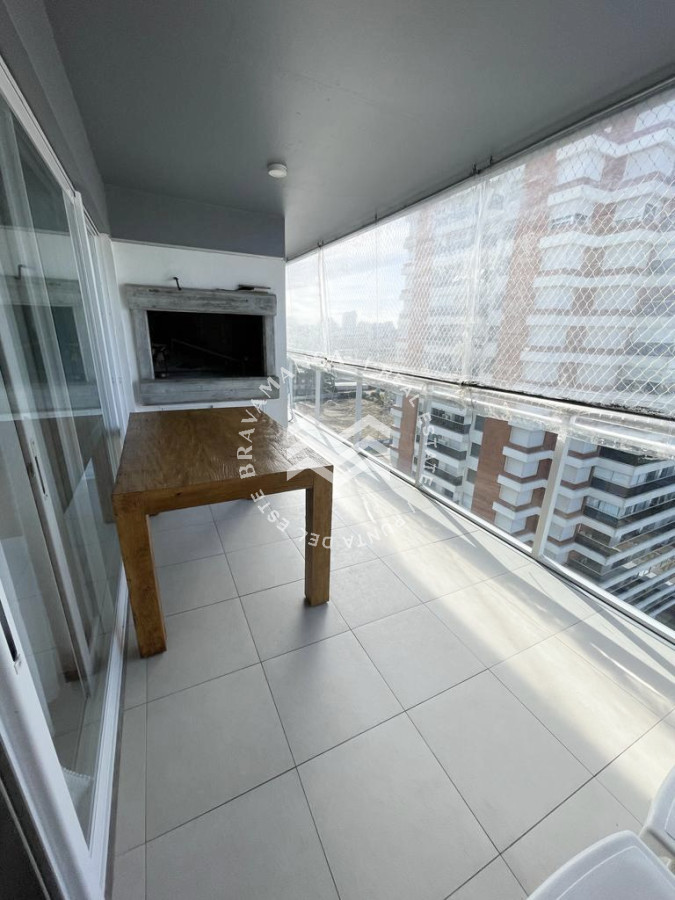 Apartamento ID.63 - VENTA Apto en Punta del Este 3 dormitorios 2 baños. Balcón con parrillero