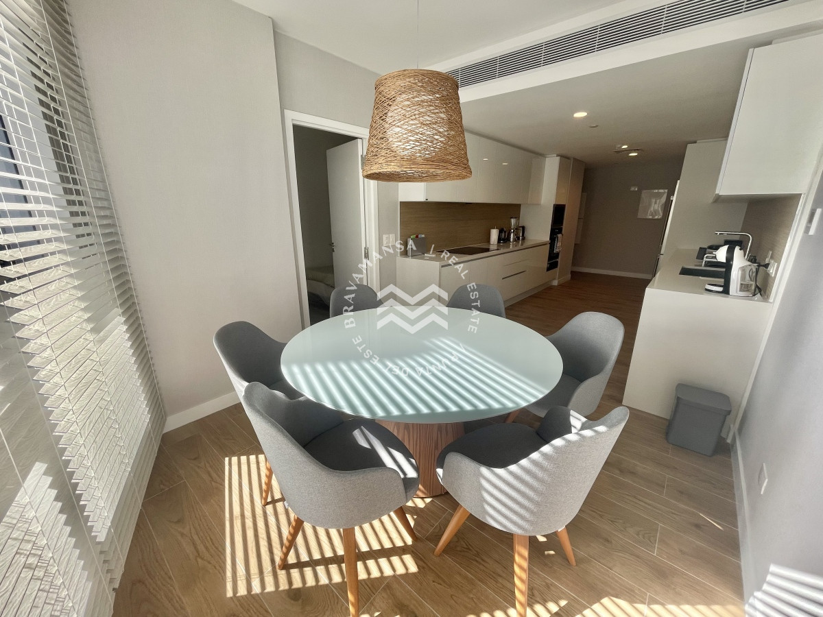 Apartamento ID.123 - ALQUILER TEMPORAL En Playa Brava frente al mar