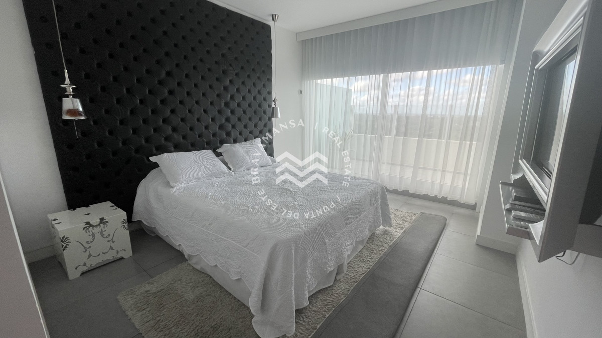 Apartamento ID.150 - AMPLIO PENTHOUSE DUPLEX En el centro de Punta del Este