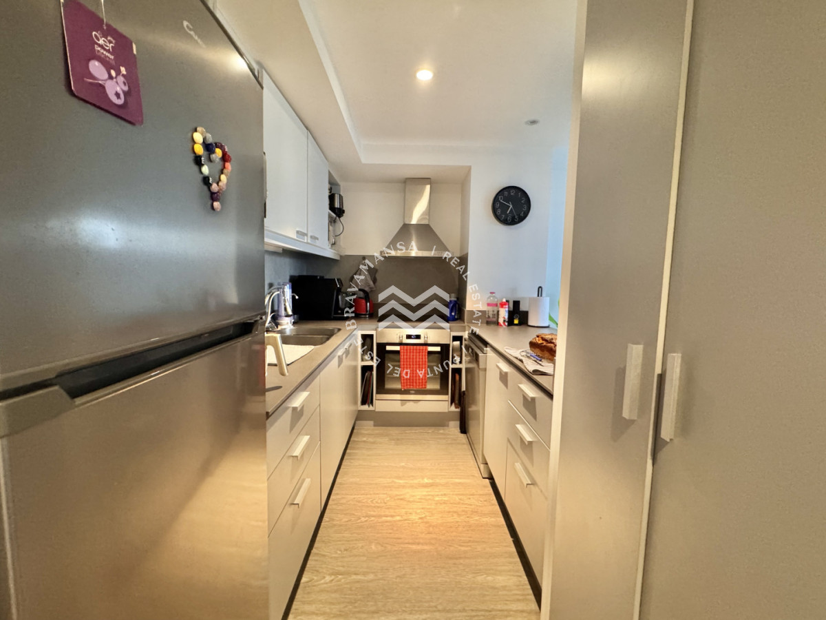 Apartamento ID.748 - VENTA Apartamento 2 dormitorios Av Roosevelt, piso alto vista al mar