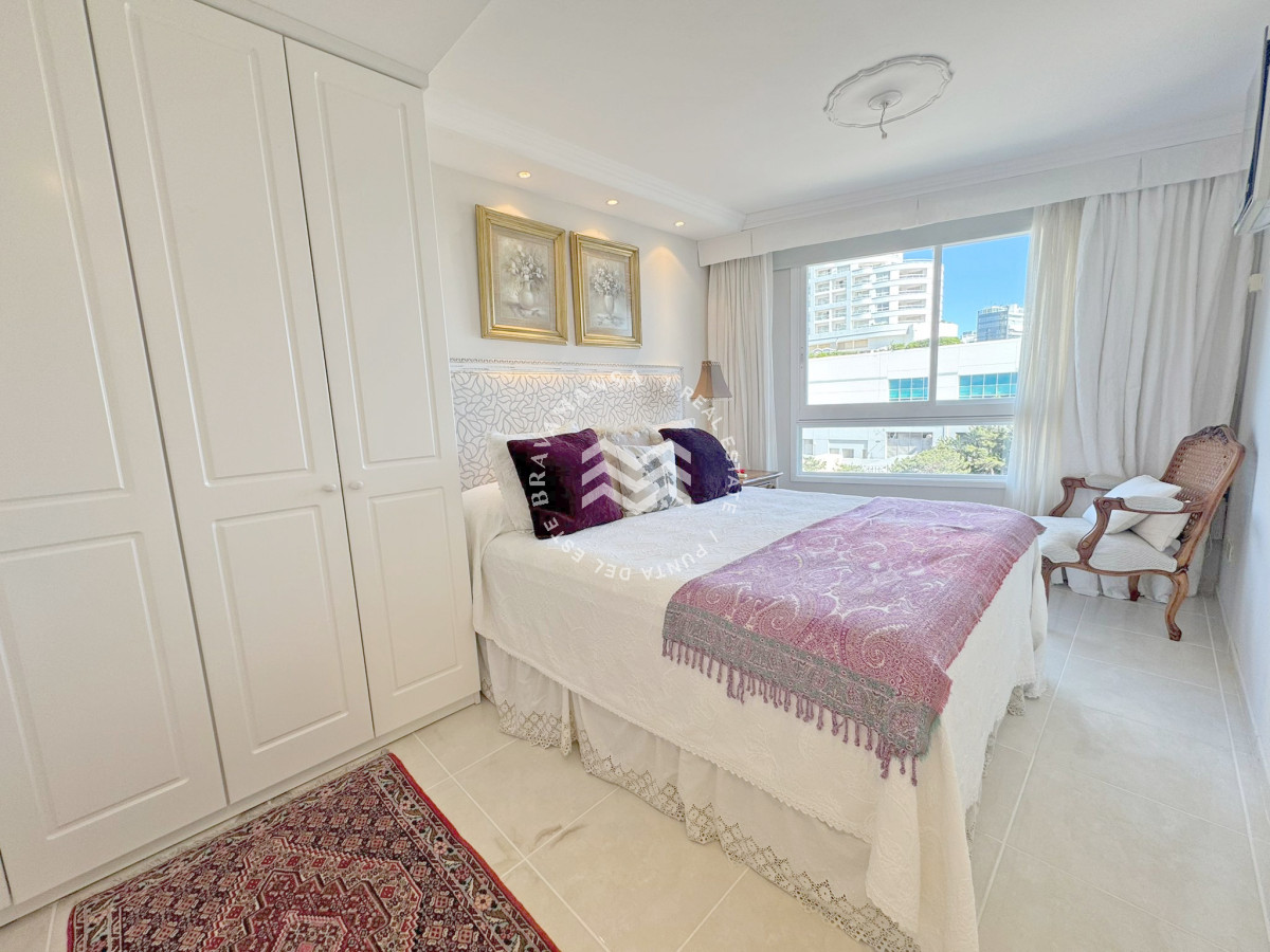 Apartamento ID.701 - VENTA Apartamento 3 dormitorios en excepcional edificio en Playa Mansa