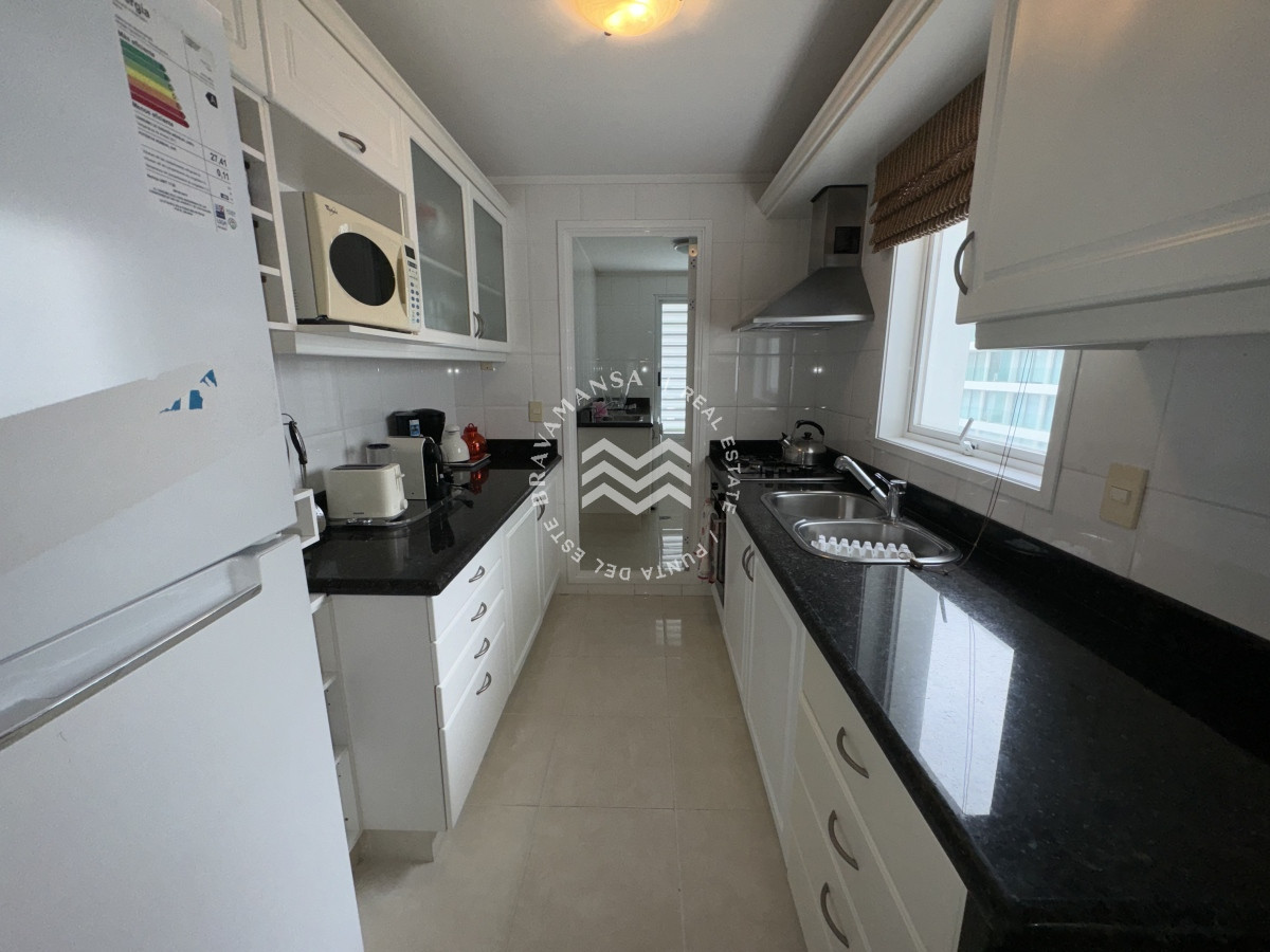 Apartamento ID.280 - Apartamento de 3 dormitorios y servicio frente al mar en Playa Mansa, ALQUILER TEMPORADA