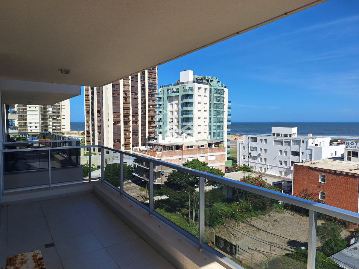 Apartamento ID.202 - ALQUILER ANUAL 2 dormitorios con vista al mar en Playa Brava, Punta del Este